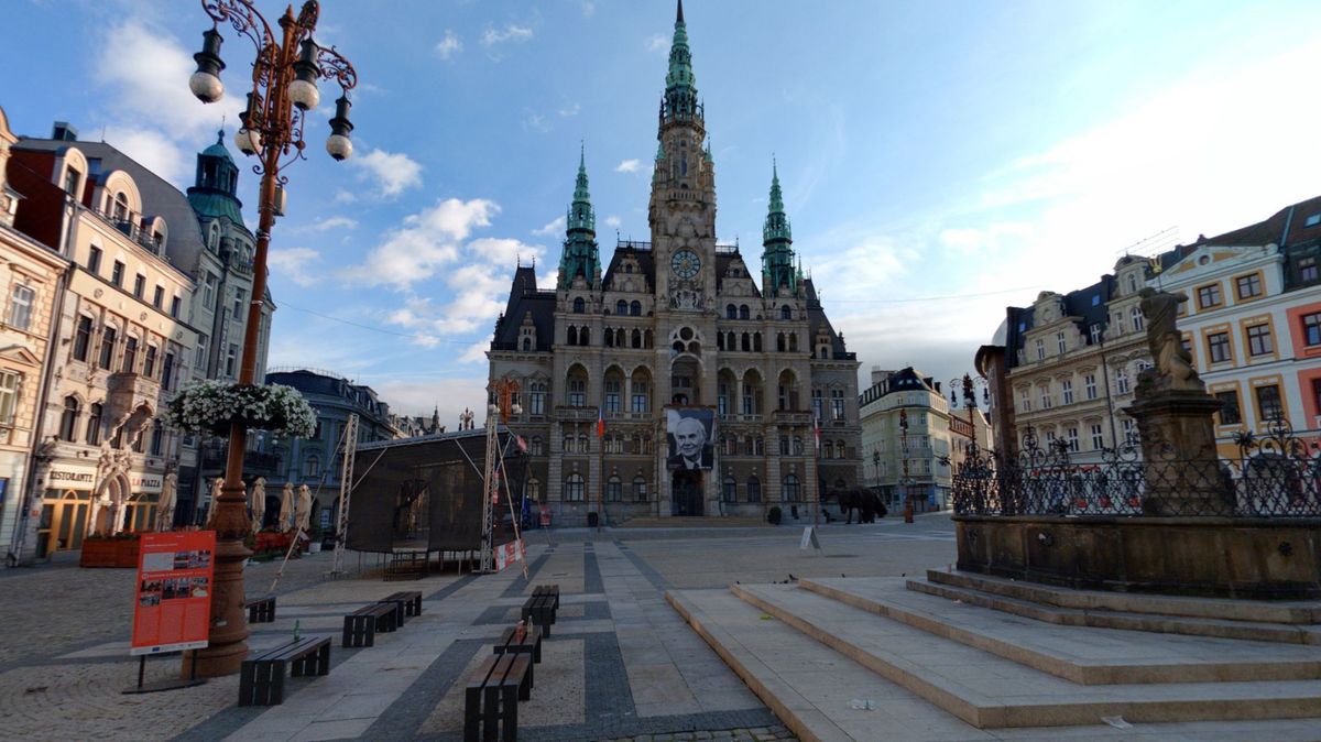 Policie zasahuje v budovách radnice v Liberci